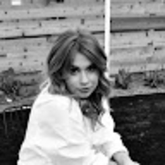 Meet your Posher, Claire - Picture 1 of 1